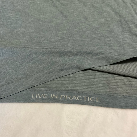Men's Lululemon Metal Vent Tech Short Sleeve Gray Shirt - Picture 5 of 11